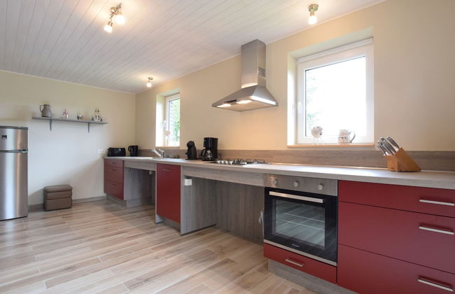 Superb Villa With a Large Garden - Photo 9