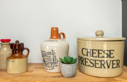 The Lodge - Elegant Comfort in a Peaceful Setting - Photo 10