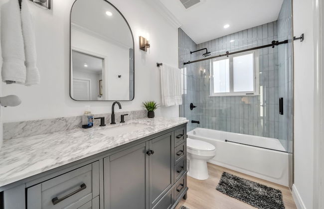 Luxury Waterfront Home Minutes from the Beach by RedAwning - Photo 16