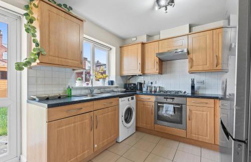 #35 City Home - Sleeps 8 3BDR 2 BR- Bham CC 10 mins - "Perfect for Contractors and Families - Free Parking" - Foto 15