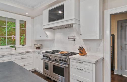 Luxury Princeton Estate Pool, Hot Tub, Sleeps 20 - Photo 61