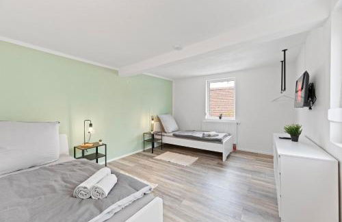 Moderne Monteurwohnungen in Nürtingen Zentrum Kitchen, Wifi, Smart TV - Photo 4