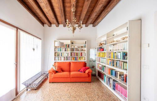 Beautiful Villa With Garden and Private Parking! - Foto 16