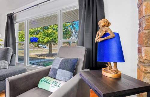 Comfort, Fun, & Charming - 5BR Oasis with Pool - Foto 16