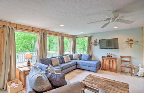 Expansive Cotter Cabin on White River with Deck! - Foto 3