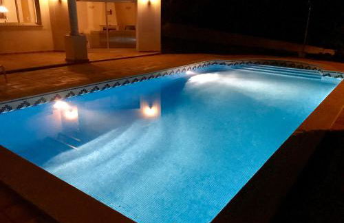 Lovely Burgau villa just 3 mins walk from beach - Foto 9