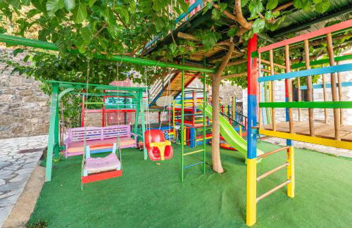 Mountain Oasis - Pool & Playground near Neda Falls - Foto 66