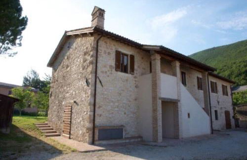 Casa ridente nella valle del Menotre con giardino - Photo 33