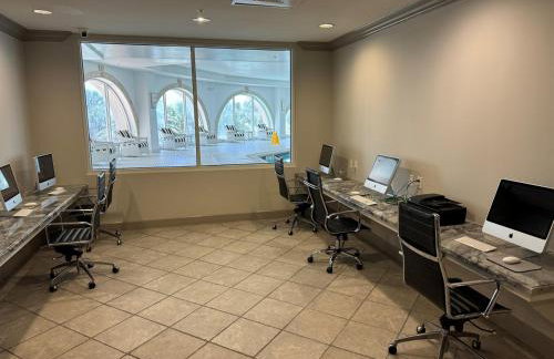 XL Terrace, Lazy River, I-O Pools, Game Room, Spa, Beach, Luxury 2-2 Penthouse! - Foto 80