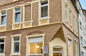 CLS Große City Altbau Wohnung für 4 Personen mit XXL Dusche, neues Bad, Dielen, Schlafsofa 160x200 mit 20cm Matratze, Smart TV & schnellem WLAN in Hildesheim Ost, Nespresso Maschine inklusive Kapseln, Nähe HAWK, Uni, Bosch, Ostbahnhof, A7 - Foto 3