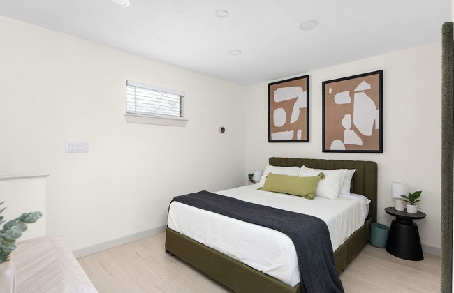 Luxury Zilker Home Pool Hot Tub Kitchen - Photo 5