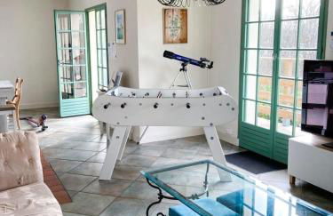 Villa des Suisses with Jacuzzi & View of Lake des Settons - Foto 3