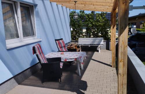 Gästehaus mit 3 separaten Schlafbereichen, Terrasse und Carport - Foto 11