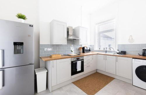 Judah Suites - Stylish 1BR Apartments with Parking & WIFI - Foto 12