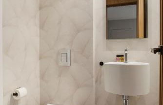 Stylish 2BR in Estepona, Walk to Beach & Old Town - Photo 9