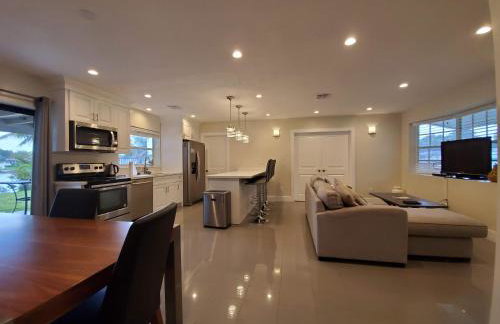 Lakefront Vacation Home - Sleeps 8 - Foto 8