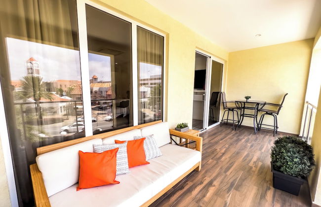 Luxury 2-bedroom Condo Right on the Strip in Palm Beach - Photo 33