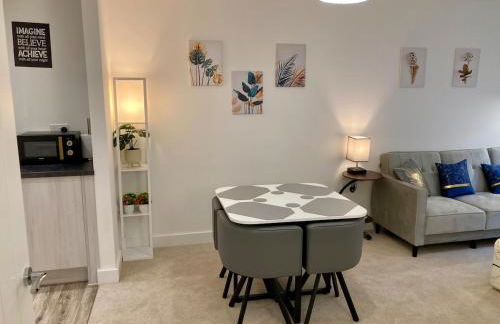 2 Bedroom Luxury Apartment! City Center with Free Parking! - Foto 17