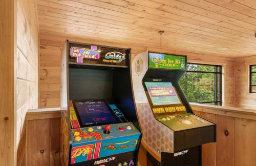 Monarch's Roost Luxe Cabin w Hot Tub and Sauna 10 Min to Helen - Foto 16