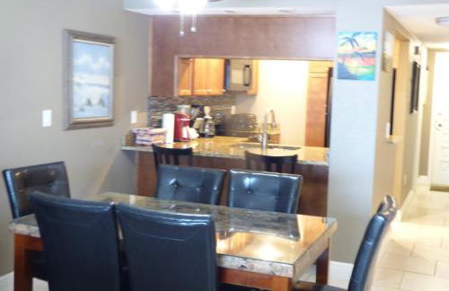 Cocoa Beach - Oceanfront - Steps to the Pier and Ocean - Foto 7