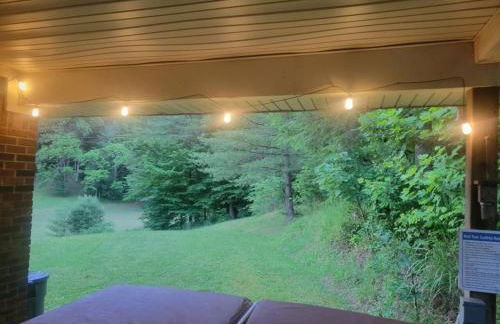 Carries Cottage- Hot Tub, Firepit, Covered Deck - Foto 31