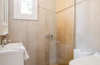 Elegant Private Residence in the Heart of the City 200m from the Beach - Photo 8