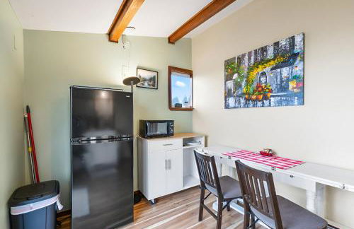 2nd story 1 bed apt #3 with kitchenette and a sweeping view of Birch Bay - Foto 5