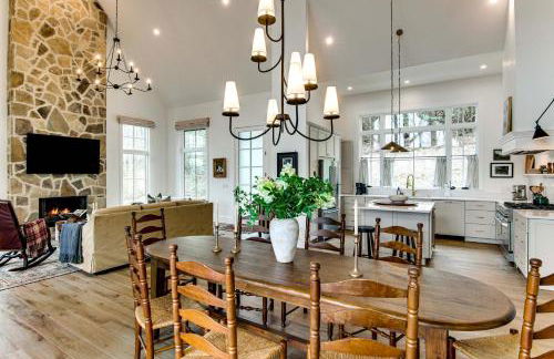 Deck and Mountain Views Black Chalet in Glenville - Foto 8