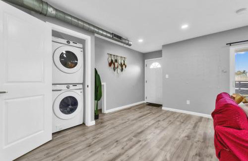 Spacious 2BR Condo close to Restaurants and Nightlife with WiFi - Foto 6