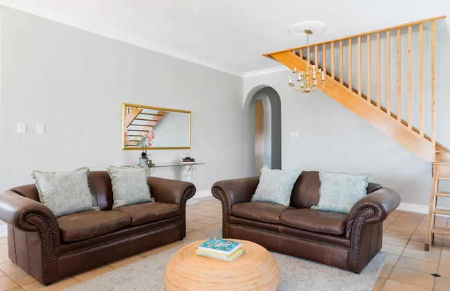 3 Bedroom Hilltop Home With Spectacular Views - Foto 19