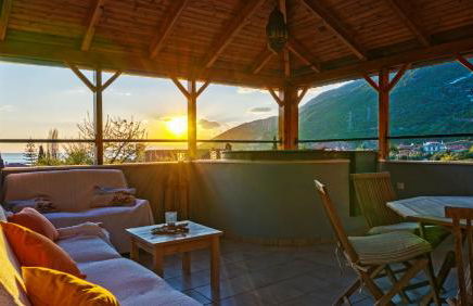 Steinturm mit Dach-Terrasse zwischen Fluß, Meer und Gebirge- Spiti Pirgos - Foto 32