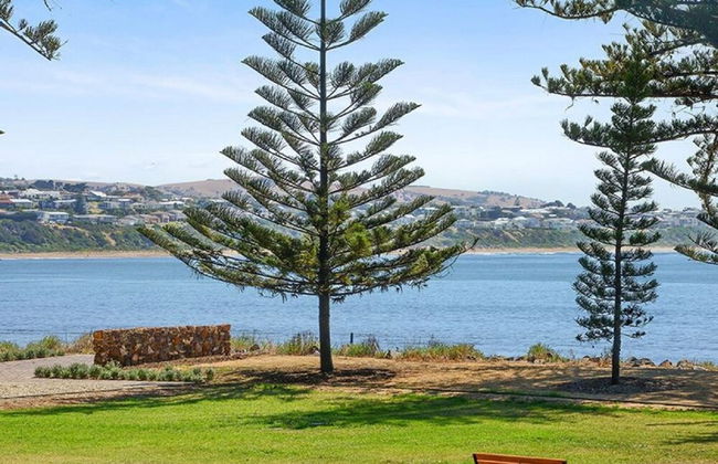 Breeze Beachfront Apartment no 1 - First Floor - Photo 10