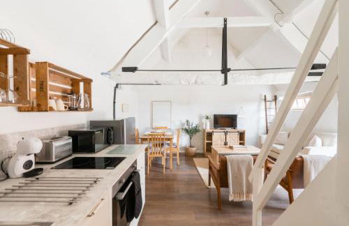 Cosy Cotswolds Cottage Farm Stay - Shepherds Rest - Photo 25