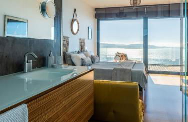 Modern Villa with Sea & River View Pool and Gym. - Photo 41