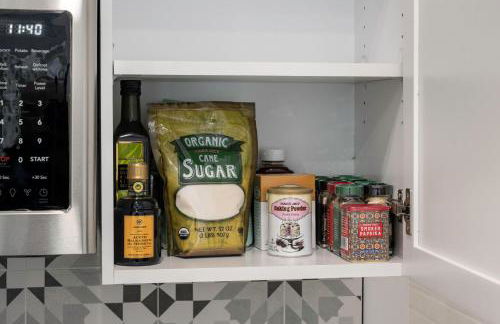 Light-Filled Modern Flat Near 25th Street Fun - Photo 26