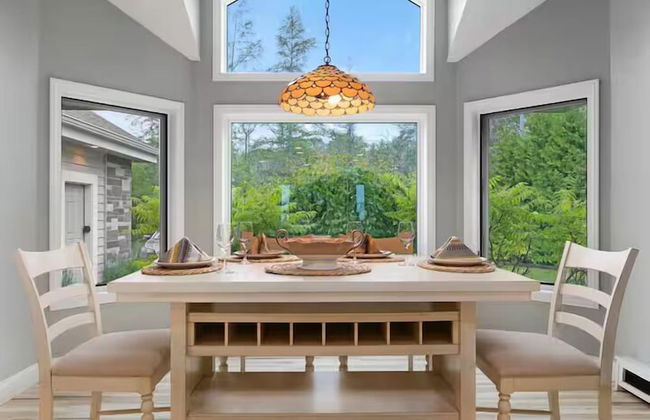 The Luxe Lake House - Photo 14