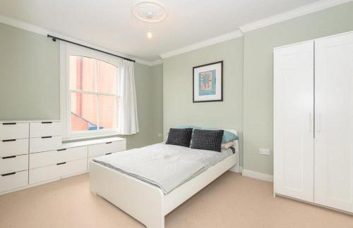 Stylish Leeds City Centre Retreat with Private Terrace & Hottub - Foto 6