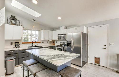 Family-Friendly Home with Fire Pit in Bend! - Photo 8