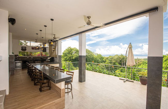 Luxury Hillside Estate at Nativa Resort by RedAwning - Foto 42