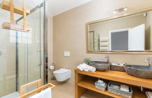 Villa Village by Villsy - with heated pool, spa, private tennis court, golf court, basketball court and playroom - Photo 47