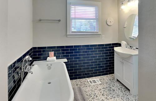 Yellow Belle on Avenue L - Foto 9