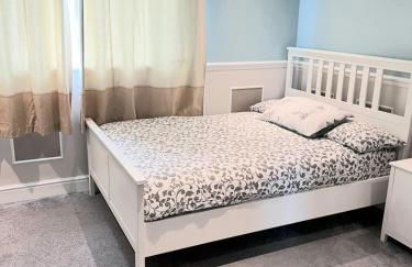 Specious 3bed property with parking & large garden - Foto 13