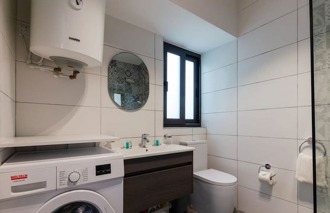 2 Bed Apartment w Distant Sea and Country Views - Foto 16