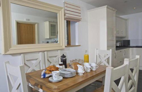 Cottage on the Green - Dartmouth - Photo 4