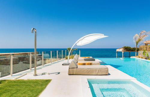 La Casa di Mare, Luxury Beach Front Villa with Private Pool, Whirlpools & Sauna, By ThinkVilla - Foto 10