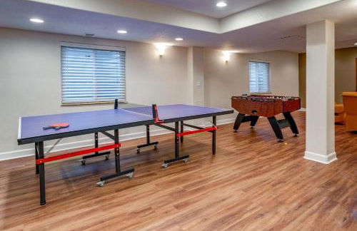 Yard, Home Gym, and Game Room Spacious Aurora Home - Foto 34