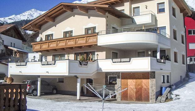 Christian - Photo 2, House