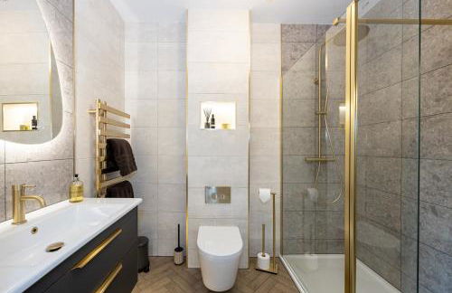 Luxury Spacious 3-Bed City Oasis Just 10 Mins from Centre with Free Parking - Foto 5