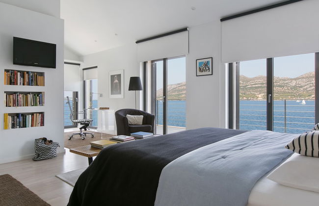 Beachfront Villa Poseidon with Heated Pool - Foto 3