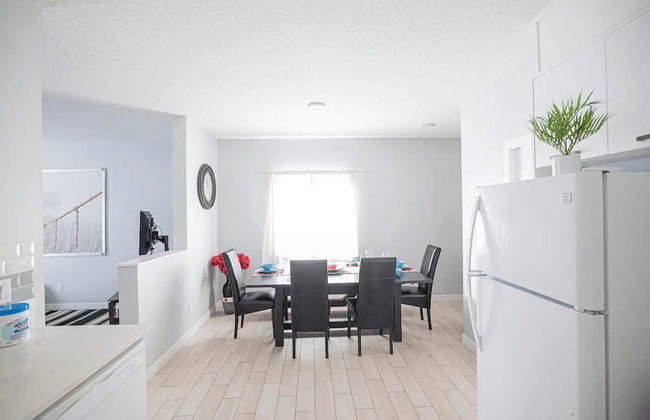 Stunning Home - Photo 5